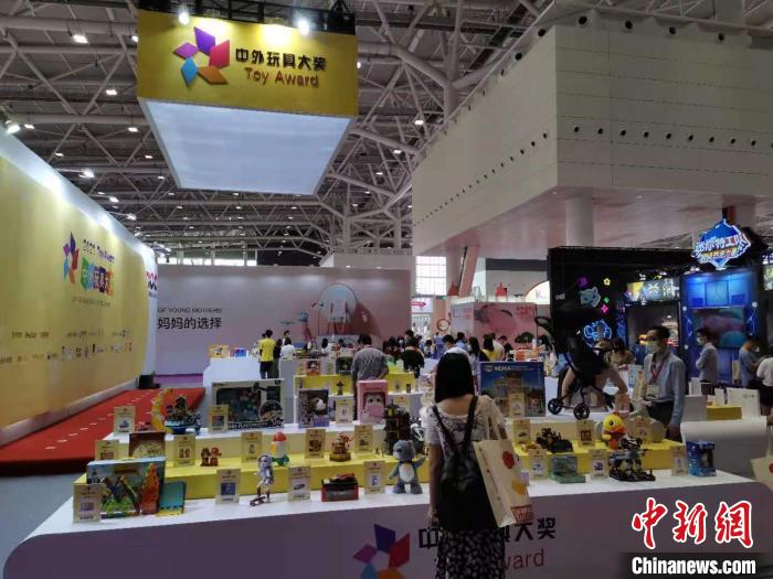 今年全球玩具业首个大型展会深圳开锣 逾1400展商参展 郭军 摄